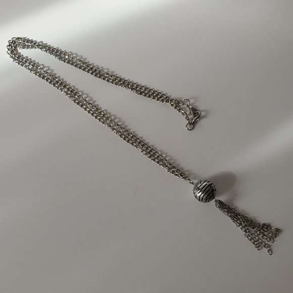 Silver Tone Necklace - Picture 2 of 2